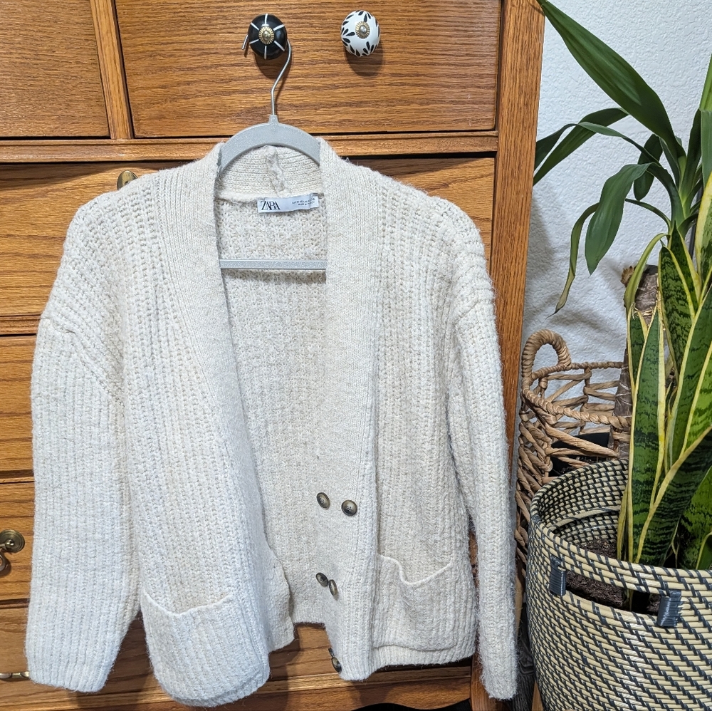 Zara Off-White Chunky Open-Front Cardigan with Buttons